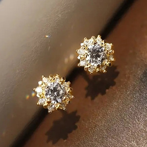 Orecchini a Perno Minimalisti a Forma di Fiocco di Neve, Gioielli Eleganti per Uso Quotidiano, Regalo per Donne - Product Image 1