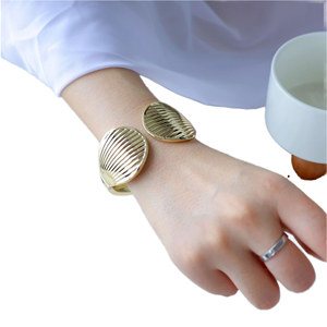 กำไลข้อมือโลหะผู้หญิงงานแฮนด์เมดทันสมัย โรงงานขายส่ง ราคาพิเศษ - Product Image 1