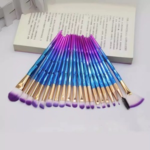 Ensemble <span class=keywords><strong>de</strong></span> 20 <span class=keywords><strong>pinceaux</strong></span> <span class=keywords><strong>de</strong></span> <span class=keywords><strong>maquillage</strong></span> pour le visage en diamant, fibres synthétiques, manches en plastique, pour l'application <span class=keywords><strong>de</strong></span> poudre, d'ombres à paupières <span class=keywords><strong>et</strong></span> <span class=keywords><strong>de</strong></span> rouge à lèvres - Product Image 5