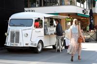 Remorque de bar mobile personnalisée avec comptoir à boissons professionnel pour les services de restauration événementielle et l'hôtellerie en plein air
