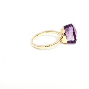 Anillo Solitario con Amatista Cabujón en Oro Amarillo de 18K - Product Image 4
