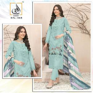 Tunique de créateur à porter avec belle broderie lourde associée à Pure Maslin Impression numérique Dupatta et pantalon de créateur - Product Image 5