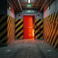 Porte coupe-feu en acier massif avec un aspect élégant. Qualité stable pour les applications commerciales et résidentielles.