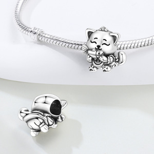 Nuevo colgante de cuentas con diseño de gatito de dibujos animados comiendo pescado, diseño original, lujo discreto, moderno y versátil - Product Image 5