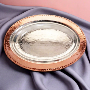 Plat de service ovale en cuivre bicolore fait main avec base doublée de fer blanc et bordure perlée – Plat de kebab et de viande turc de qualité alimentaire - Product Image 1