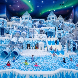 Aire de jeux intérieure sur le thème de la glace, conception personnalisée, équipement de parc d'attractions pour enfants, château gonflable, jeux souples avec toboggan et piscine à balles - Product Image 3