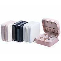 Boîte de rangement pour bijoux de voyage Zebopak rose avec emplacements pour bagues et intérieur en velours
