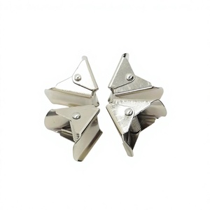 YIWANG Suministros de oficina Nuevo diseño Barato Metal Badge ID Clip Holders ID Card Clips - Product Image 5
