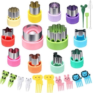 Coupe-légumes et fruits en acier inoxydable personnalisé avec formes de fleurs et de cœurs, moule à biscuits écologique pour enfants - Product Image 1