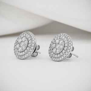 Pendientes de oro puro de 18 quilates con diamantes de racimo redondo de lujo, pendientes minimalistas de oro puro hechos a mano dos en uno para ella, venta al por mayor - Product Image 1