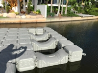Dock flottant modulaire en PEHD anti-corrosion pour le stockage de jet-skis et yachts, plateforme de marina à charnières, capacité de charge 350 kg/m