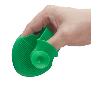 Silicone Pot Handle Clips Christmas Pattern Oven Microwave Safe Heat Resistant <b>Gloves</b> For Cast Iron Pots Kitchen Use - Product Image 2