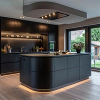 Armoires de cuisine minimalistes gris foncé sur mesure, design à panneaux plats sans poignées