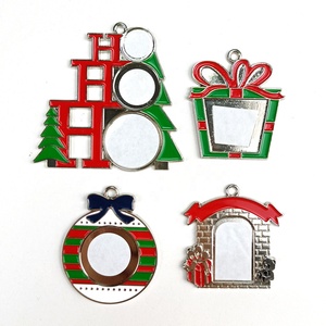 Adornos de árbol de Navidad, casa de Metal, campana, corazón, estrella, forma de calcetín, decoración de Navidad, colgantes de árbol, ornamento - Product Image 4
