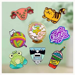 Pins de esmalte personalizados al por mayor, de dibujos animados, de metal, de aleación de zinc, broches, insignias, pins de esmalte duro y blando de anime - Product Image 1