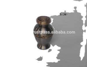Tapetes de alta calidad, tarro de urna con acabado de peltre en latón fundido, tarro de urna para mascotas, tarros de Metal artesanales indios - Product Image 3