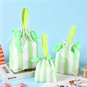 Bolsa de Regalo Reutilizable de Lona a Rayas, Tamaño Mediano, Resistente, con Asa de Transporte, Ecológica, para Regalos de Baby Shower y Fiestas de Cumpleaños - Product Image 2