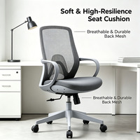 Chaise de bureau confortable pour une utilisation prolongée avec un design ergonomique. Le dossier est respirant et peut pivoter à 360 degrés.