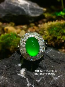 Anello di Lusso con Diamante e Giada Verde Imperiale - Gioiello di Alta Gamma per Investimento e Uso Quotidiano - Product Image 2