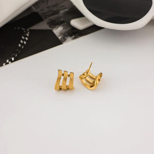 Trendy Ladies Classic 18K Gold Threaded Three Layers Studs Pendientes de acero inoxidable al por mayor - Product Image 5