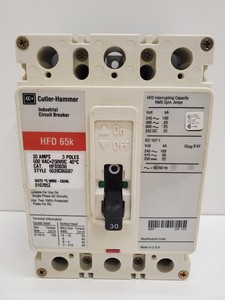 Interruptor de Circuito Cutler-Hammer de 3 Polos y 30A, Garantizado, HFD3030, Producto con Garantía - Product Image 1