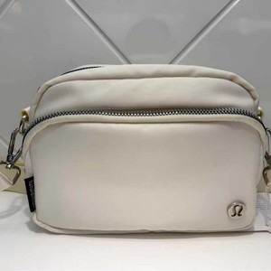 <span class=keywords><strong>Bolso</strong></span> <span class=keywords><strong>Bandolera</strong></span> Multicompartimentos para Hombre, de Nailon, Ligero, Casual, <span class=keywords><strong>Mediano</strong></span>, Cuadrado, con Correa Cruzada, Estampado de Leopardo, Suave - Product Image 4