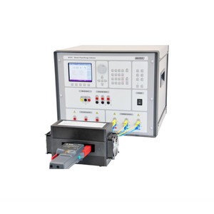 Calibrateur d'énergie monophasé Meatest M133C, testeur de sortie de tension et de courant monophasé - Product Image 3