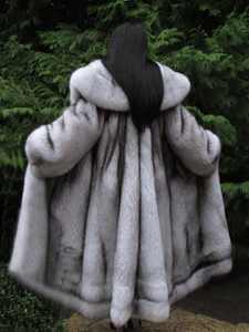 Casaco Feminino de Inverno Grosso com Capuz de Pele Sintética, Elegante, Oversized, com Botão Único, 100% Poliéster para Feriados, Uso Diário e Viagens - Product Image 2