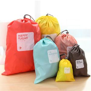 Sac à dos de sport promotionnel en polyester et nylon imperméable, personnalisé avec logo imprimé, multicolore, pour la gym et le shopping, avec cordon de serrage - Product Image 1