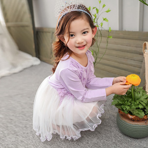 Vestido Infantil Pakistaní de Alta Calidad con Diseño de Encaje Floral y Estilo Princesa - Product Image 3