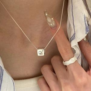 Collar de Plata de Ley S925 Wenchi, Delicado, Ligero y Lujoso, con Colgante de Perla Rota y Lazo Dulce, Estilo Nicho - Product Image 1