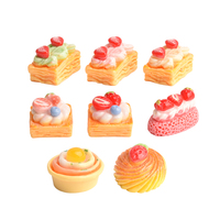 Breloque en résine en forme de gâteau aux fraises simulé pour la décoration de slime DIY, glaçage crémeux, ornements miniatures en résine de dessert