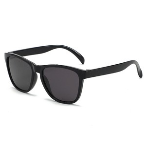 Gafas de Sol Polarizadas UV400 para PC con Logotipo Personalizado, Gafas Polarizadas Negras Mate Hechas en China - Product Image 2