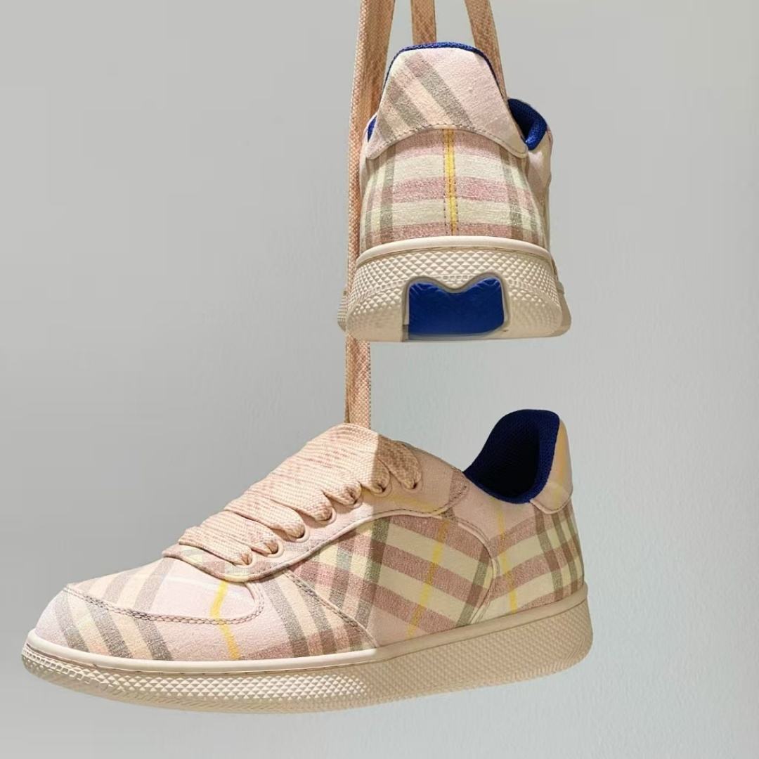 สีชมพูอ่อน