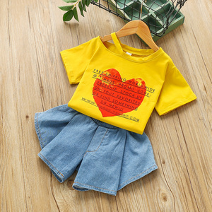 T-shirts vintage et dernières tendances en matière de jeans, ensembles à manches courtes pour filles et enfants, vêtements coréens pour enfants, vente en gros auprès d'un fournisseur chinois - Product Image 3