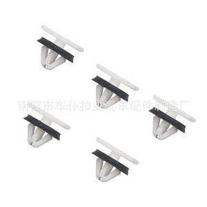 Clip de fixation universel pour panneau de porte et passage de roue Smooth Sailing D764 PA66 - Product Image 3