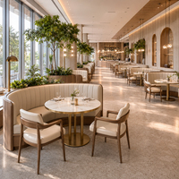 Cremefarbene Polstersessel Runder Marmor-Esstisch Set Dreifach-Säulensockel Restaurant Gewerblicher Lieferant Anpassbar OEM