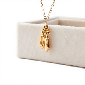 Collier pendentif chaussures de ballet papillon en cuivre plaqué or, chaîne à maillons nœud papillon, bijoux tendance, cadeau pour femme, anniversaire - Product Image 3