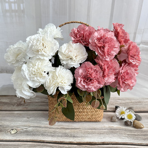 Bouquet de fleurs artificielles Queyiyi, 9 têtes de carnations en soie, réalistes, décoration d'intérieur, décoration pour la Saint-Valentin - Product Image 1