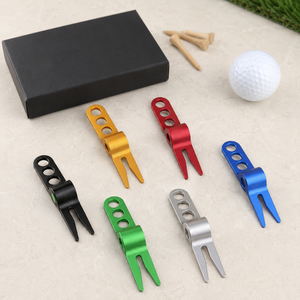 Marcadores de Pelotas de Golf de Metal Modernos y Antiguos Personalizables con Dijes Martillados y Diseño Floral - Product Image 2