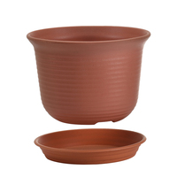 Lignes rétro Grandes jardinières Pots écologiques, peints à la main en plastique recyclé.