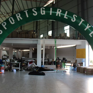 Arco deportivo inflable verde en oferta para fiestas comerciales al aire libre o eventos publicitarios. - Product Image 1