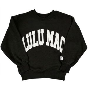 เสื้อสเวตเชิ้ตคอกลมแบบวาร์ซิตี้ขายส่ง ลายพิมพ์ Lulu Mac ติดอักษรแบบแอพพลิเค ทรงโอเวอร์ไซส์ ผ้าฟลีซ สตรีทแวร์ลำลอง คอเต่าแบบปลอม เสื้อฮู้ดดี้ผู้หญิง - Product Image 1