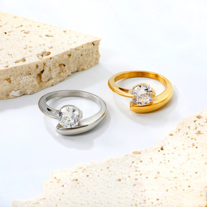 แหวนสไตล์ยุโรปอเมริกัน 18K ประดับเพชรซิคอน ดีไซน์เรียบหรู วัสดุสแตนเลส สวมใส่ได้ทุกวัน เหมาะสำหรับทั้งชายและหญิง เครื่องประดับคุณภาพดี - Product Image 2