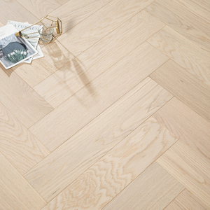Parquet contrecollé en chêne blanc brossé multicouche EN13501, qualité ABCD, étanche, à clipser, 15 mm, chevrons, pour chambre à coucher - Product Image 1