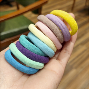 ยางรัดผมสีลูกกวาดสำหรับเด็กผู้หญิง 50 ชิ้น/กล่อง ยางรัดผมหลากสีสำหรับเด็ก ยางรัดผมผู้หญิงแบบยืดหยุ่นสูง อุปกรณ์เสริมผมสำหรับผู้หญิง - Product Image 2