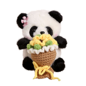 Ciondolo Bouquet <span class=keywords><strong>Panda</strong></span>, Bestseller in Stile Chengdu, <span class=keywords><strong>Panda</strong></span> di Peluche Lavorato a Maglia che Abbraccia Fiori, Piccolo <span class=keywords><strong>Panda</strong></span> in Poliestere e Cotone PP - Product Image 5