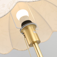 Lampe de table de style vintage français du milieu du siècle, abat-jour en tissu, lampe de bureau de luxe pour hôtels, villas, lumière d'ambiance décorative