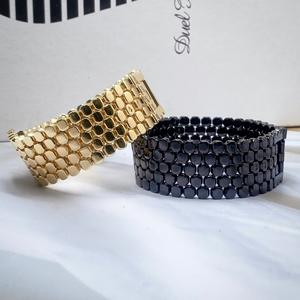 <span class=keywords><strong>Bracelet</strong></span> de montre Lionorm pour <span class=keywords><strong>femme</strong></span>, réglage en nid d'abeille pour bracelets <span class=keywords><strong>Apple</strong></span> <span class=keywords><strong>Watch</strong></span> 2026 pour iWatch Series, cadeau de Noël de luxe - Product Image 2