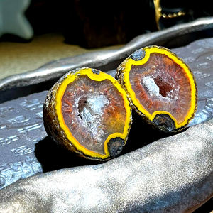 للبيع بالجملة جيود العقيق الأحمر الطبيعي من Zhanguo ، وعاء الكنز الصغير لمكافحة العقيق الدموي والشفاء ، جيود عقيق الدم - Product Image 3